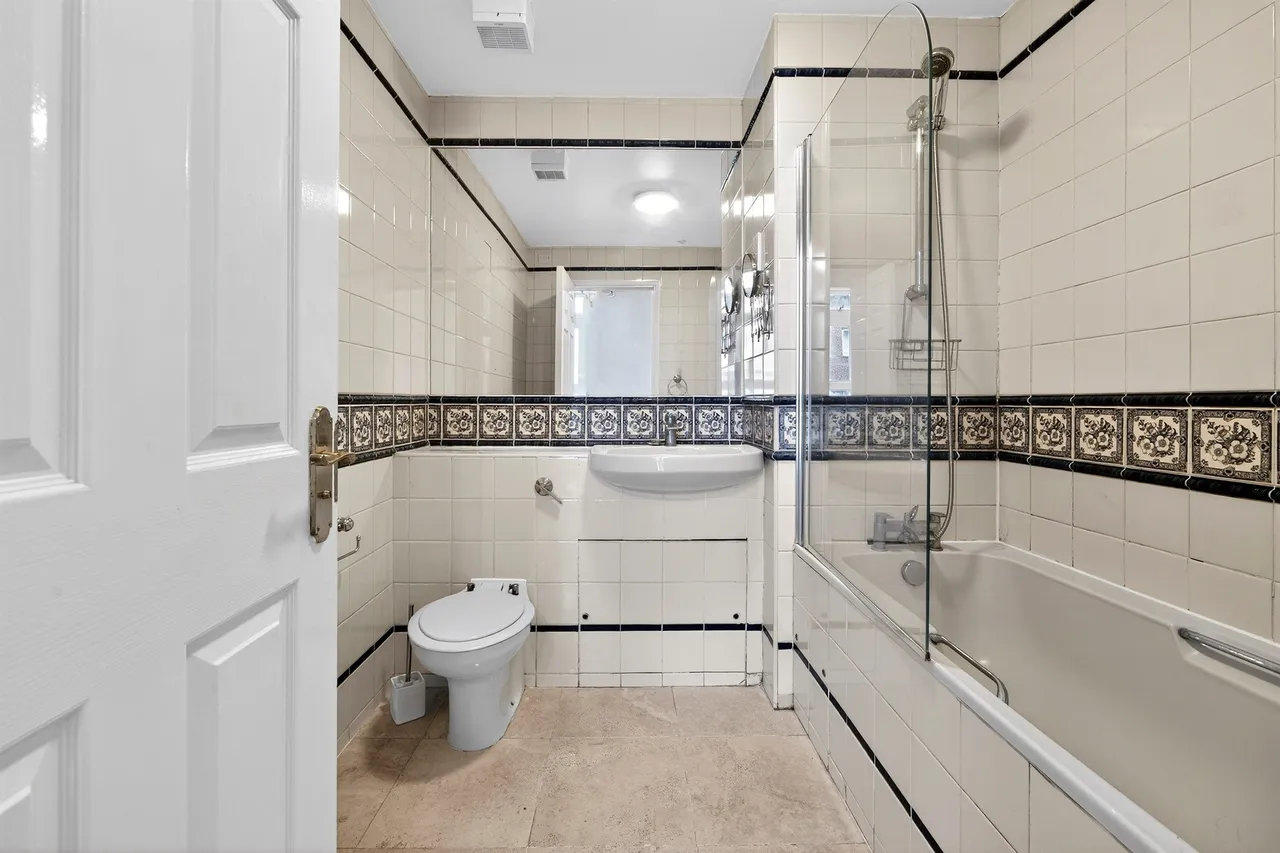 Devonhurst Place, London, W4, photo 4