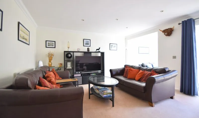 Grosvenor Road, Epsom, KT18, photo 12