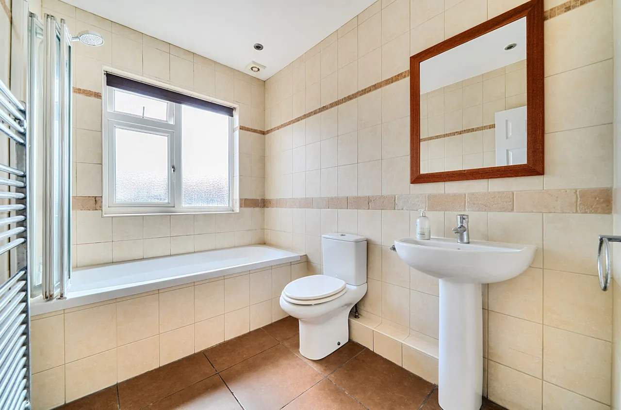 First Avenue, Walton On Thames, KT12, photo 8