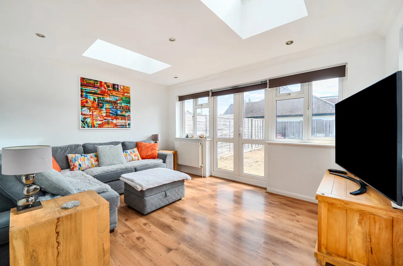 First Avenue, Walton On Thames, KT12, photo 2