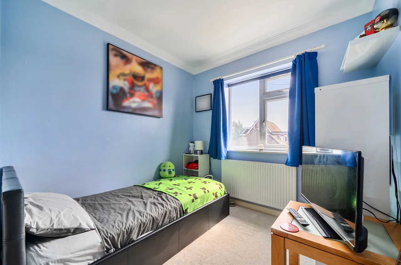 First Avenue, Walton On Thames, KT12, photo 15