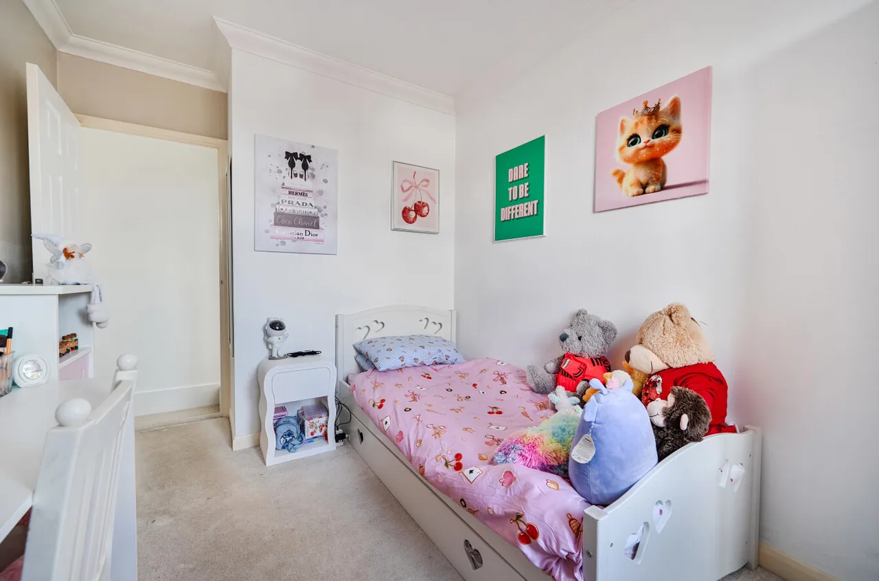 First Avenue, Walton On Thames, KT12, photo 11