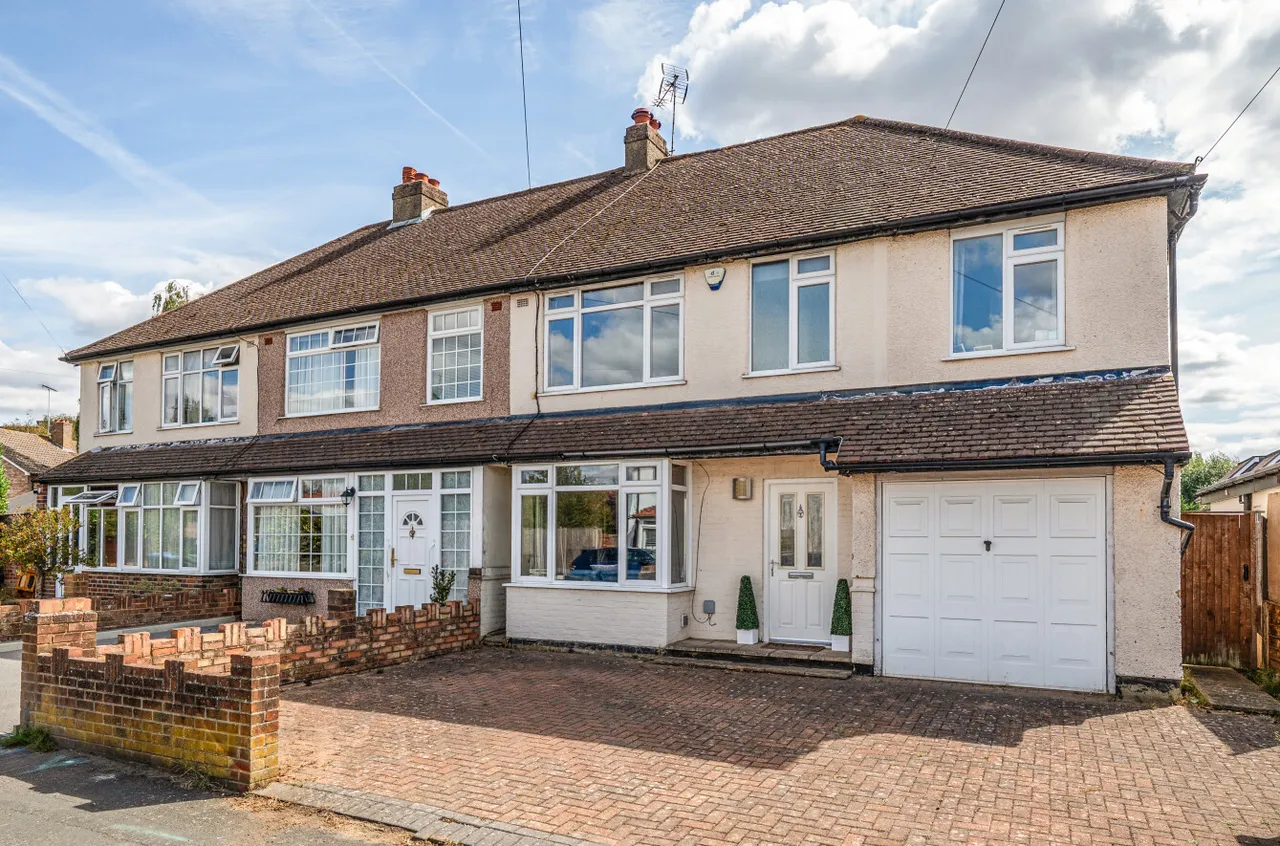 4 bed house for sale, First Avenue, Walton On Thames, KT12