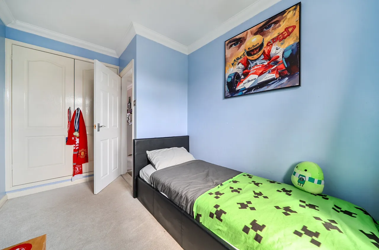 First Avenue, Walton On Thames, KT12, photo 12