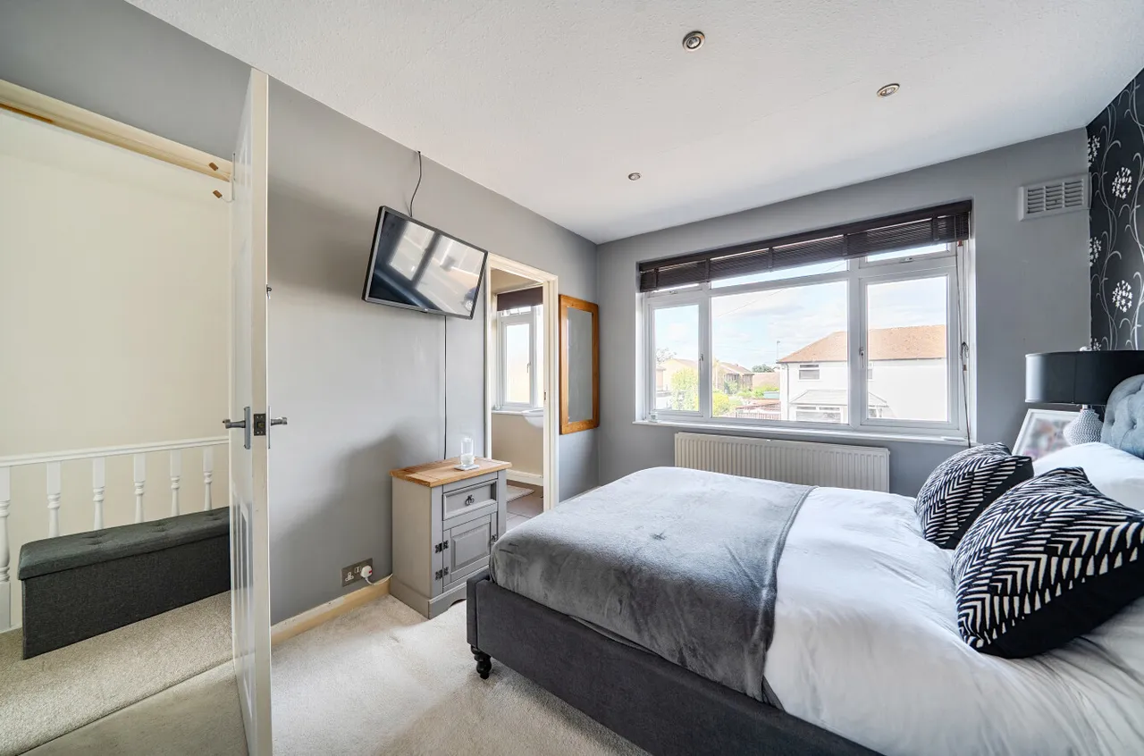 First Avenue, Walton On Thames, KT12, photo 17