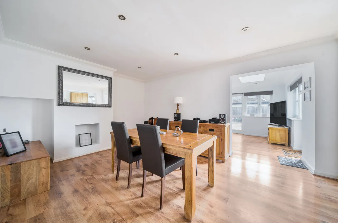 First Avenue, Walton On Thames, KT12, photo 5