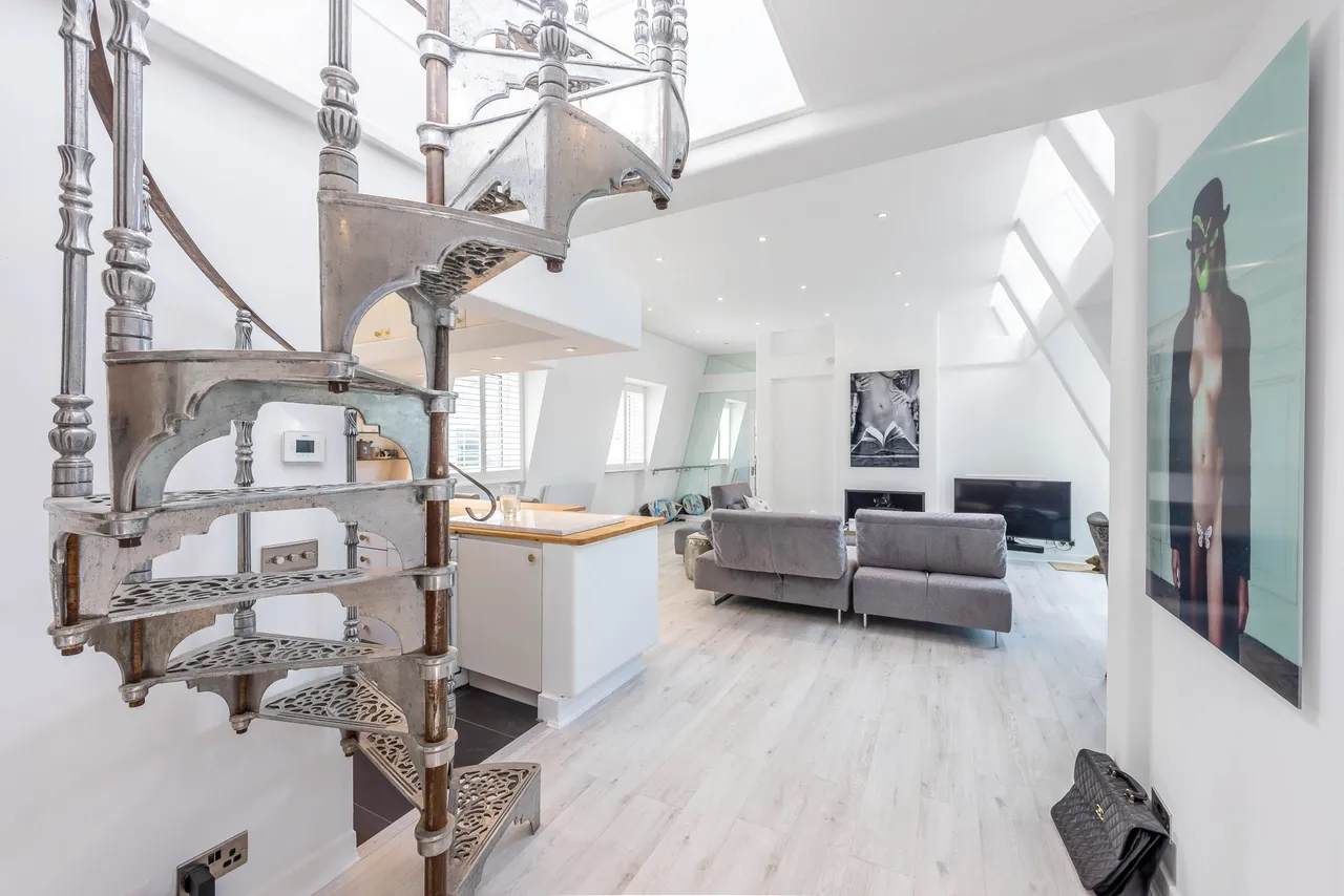 2 bed flat for sale — 11 Heaton House, 216-224 Fulham Road, London