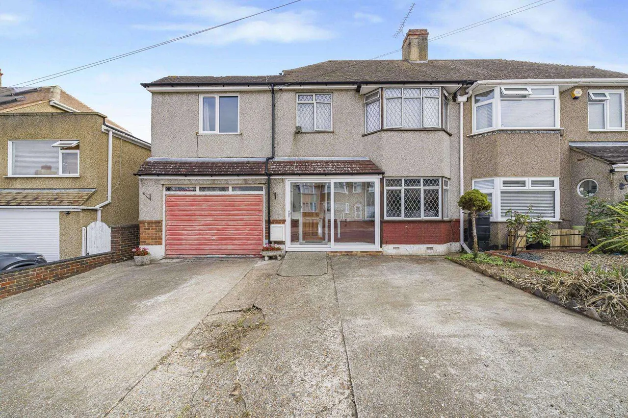 6 bed house for sale, Tollgate Road, Dartford, DA2