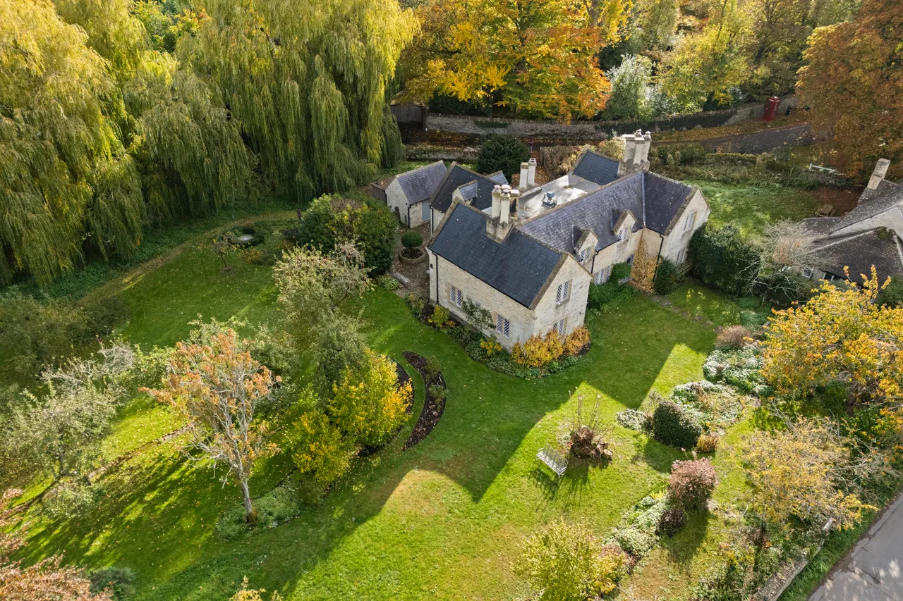 Swinbrook Place, Swinbrook, OX18, photo 4