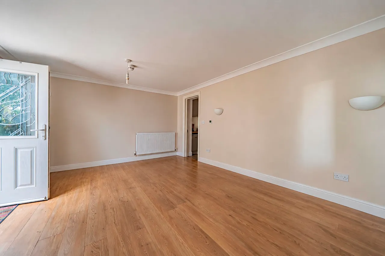 Faggs Road, Feltham, photo 5