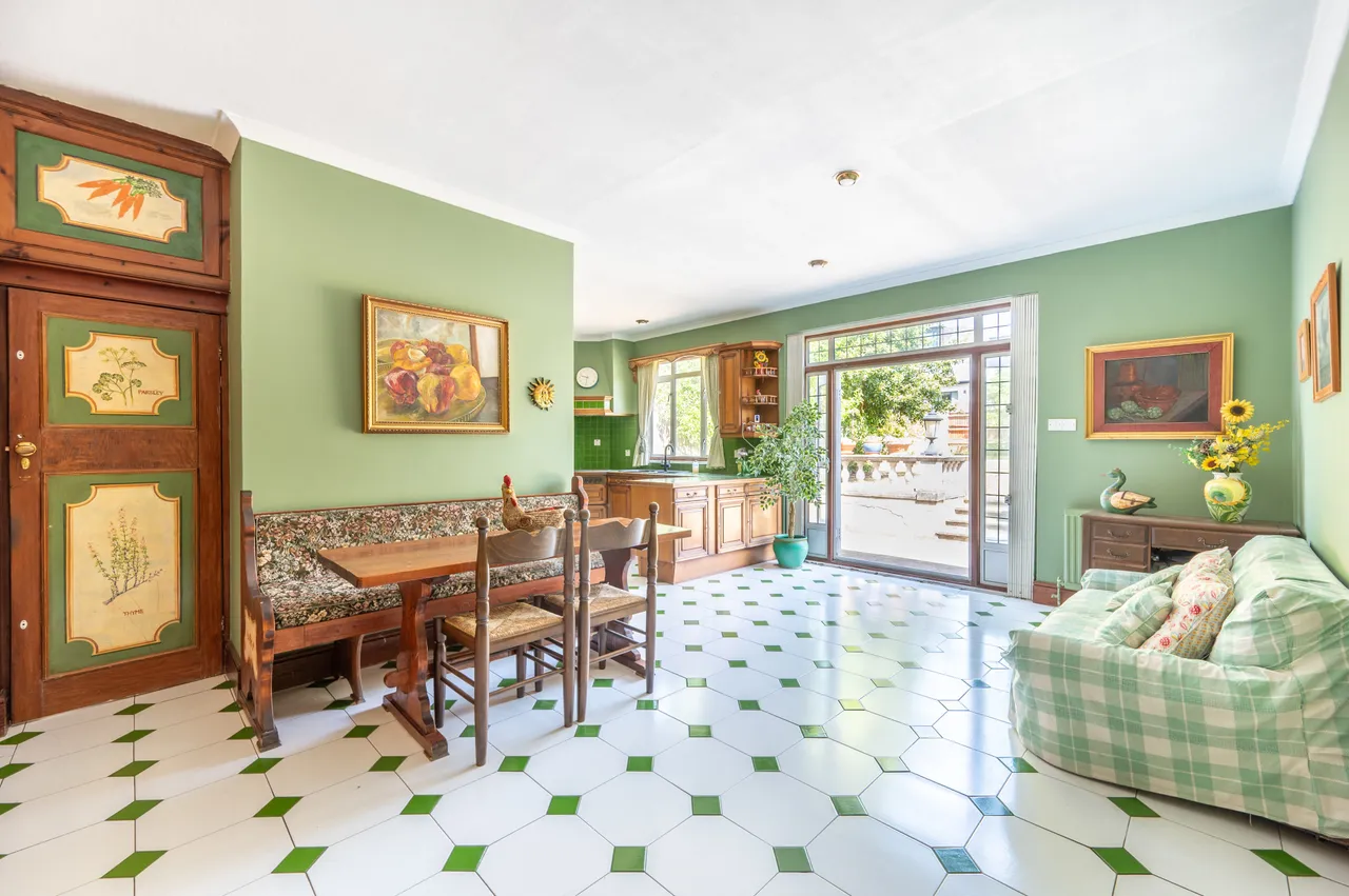 72 Donnington Road, London, photo 2