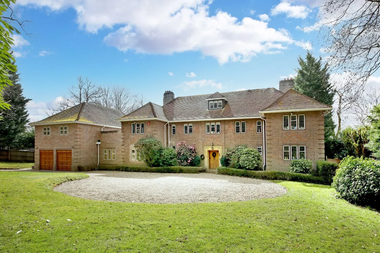 6 bed house for sale, Manor Road, Penn, HP10