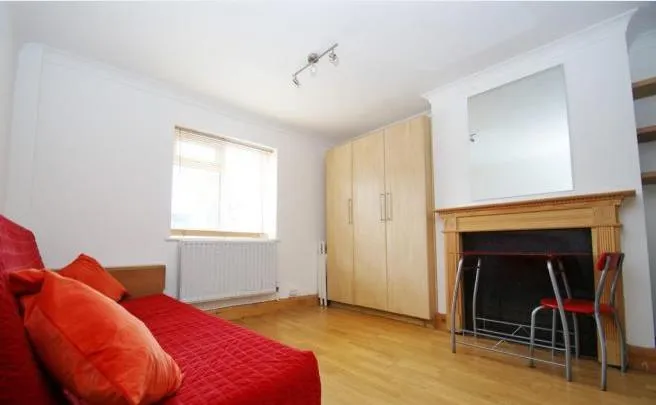 1 bed flat to rent, Hoylake Road, London, W3