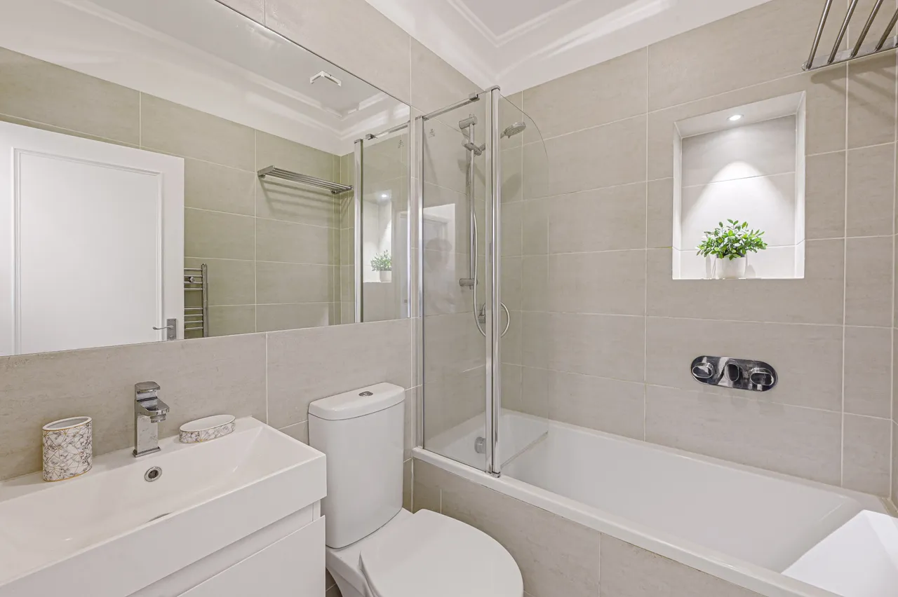 Flat 2, 32 Denbigh Street, London, photo 4