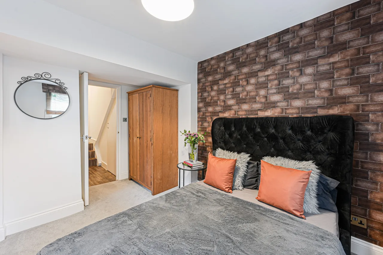 Flat 2, 32 Denbigh Street, London, photo 6