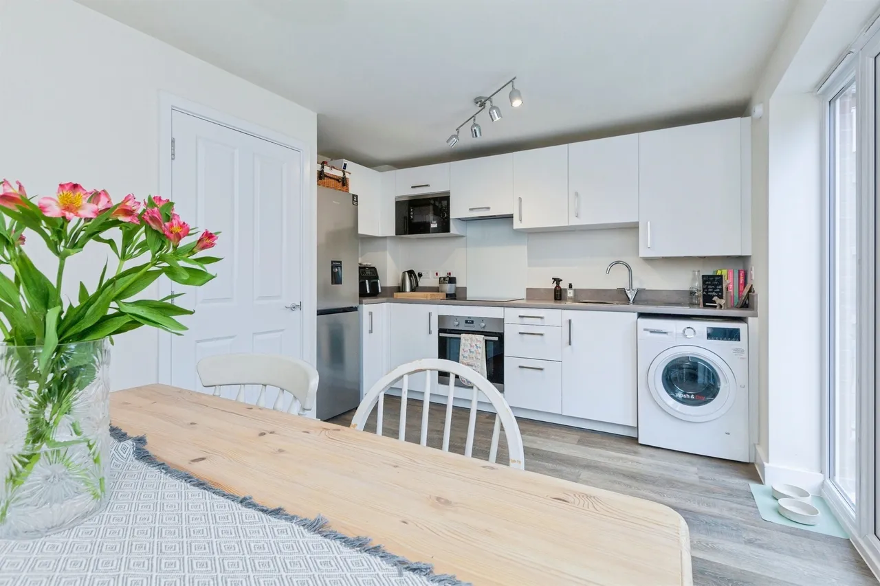 Goshawk Close, Fleckney, LE8, photo 2