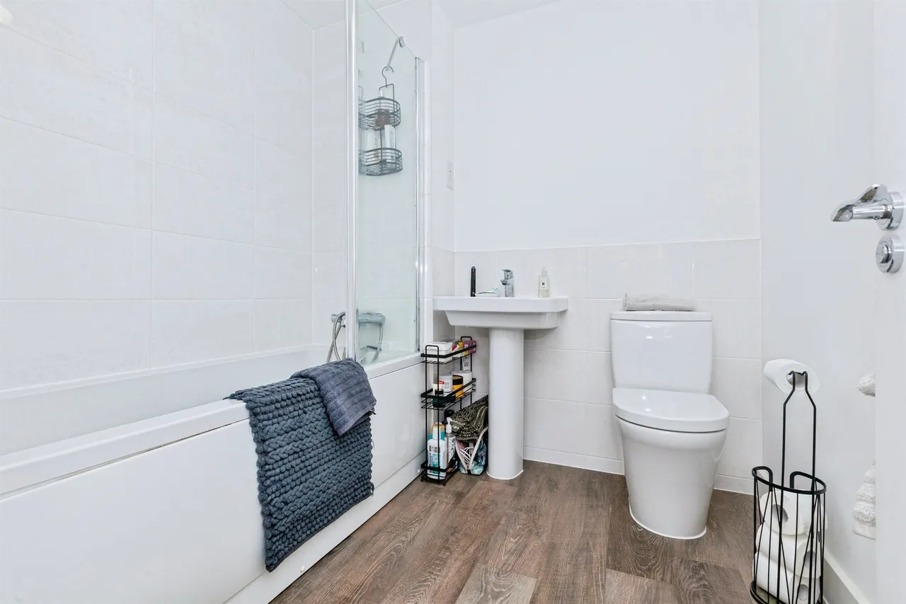 Goshawk Close, Fleckney, LE8, photo 15