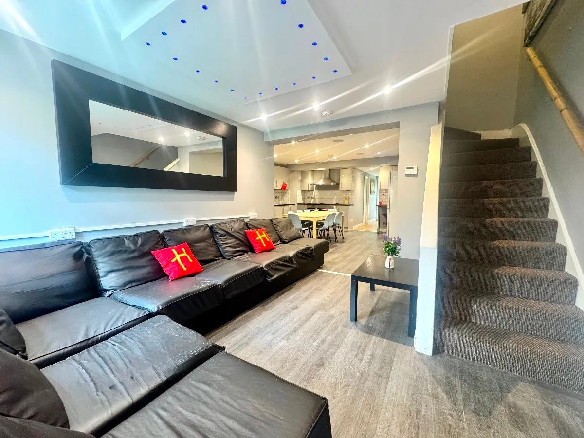 7 bed house to rent, Tenterden Drive, CT2
