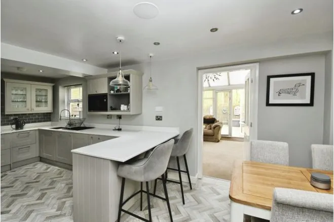 Fox Covert, South Hykeham, Lincoln, photo 3