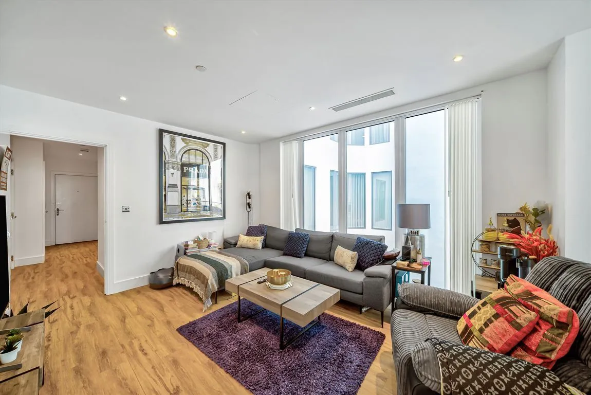West Gate, W5, photo 4