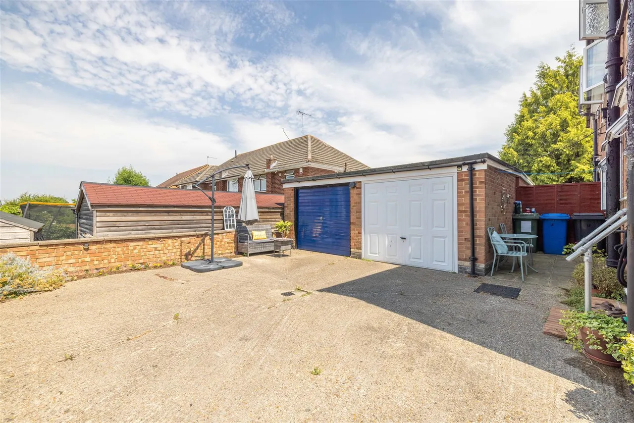 Poolmans Road, Windsor, Berkshire, SL4 4NZ, photo 9