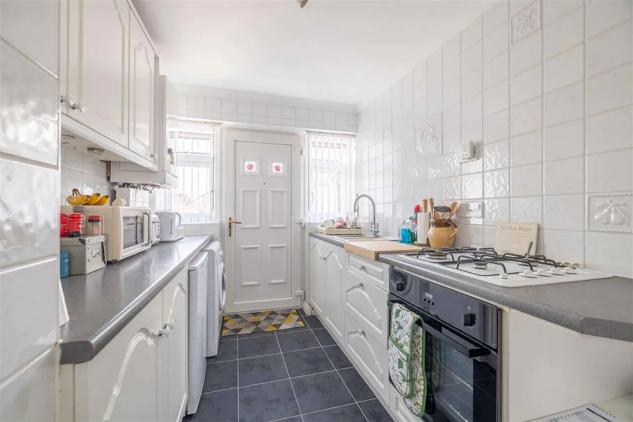 Poolmans Road, Windsor, Berkshire, SL4 4NZ, photo 4