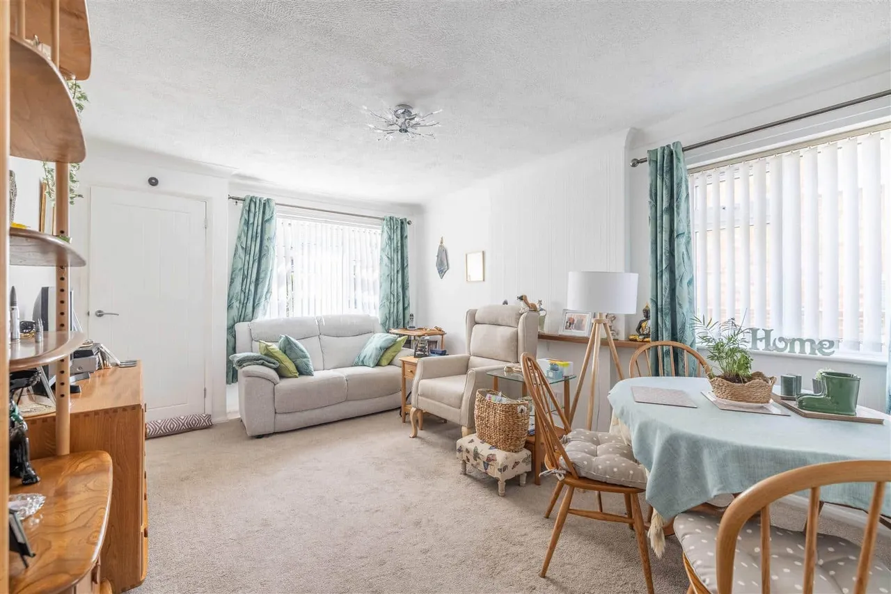 Poolmans Road, Windsor, Berkshire, SL4 4NZ, photo 2