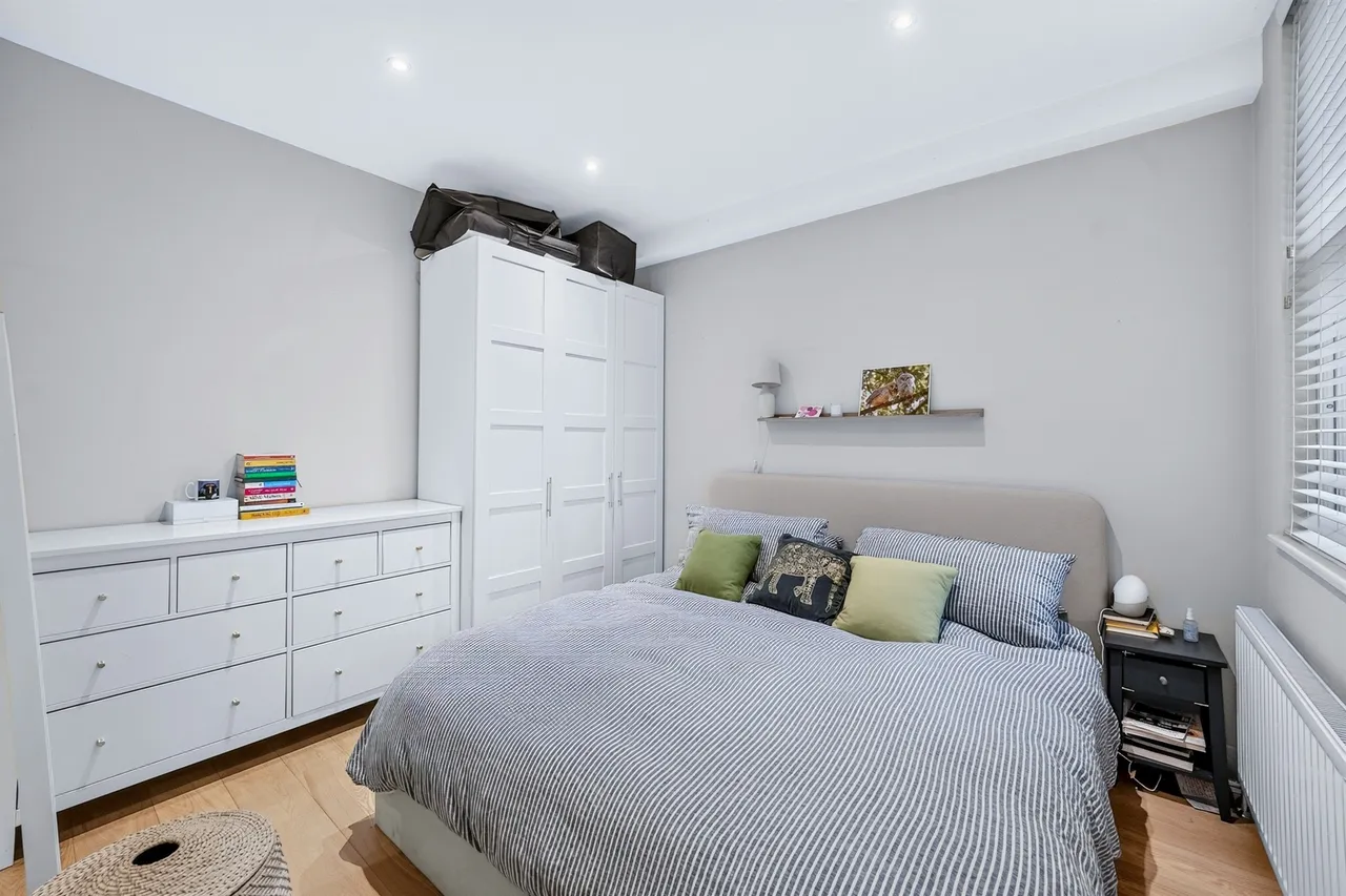 Garratt Lane, London, SW18, photo 17