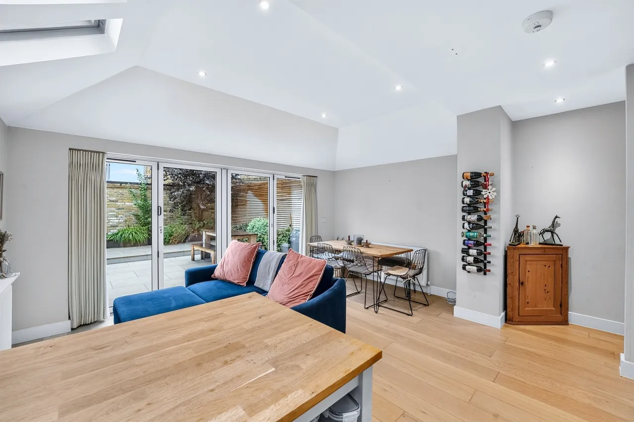 Garratt Lane, London, SW18, photo 14