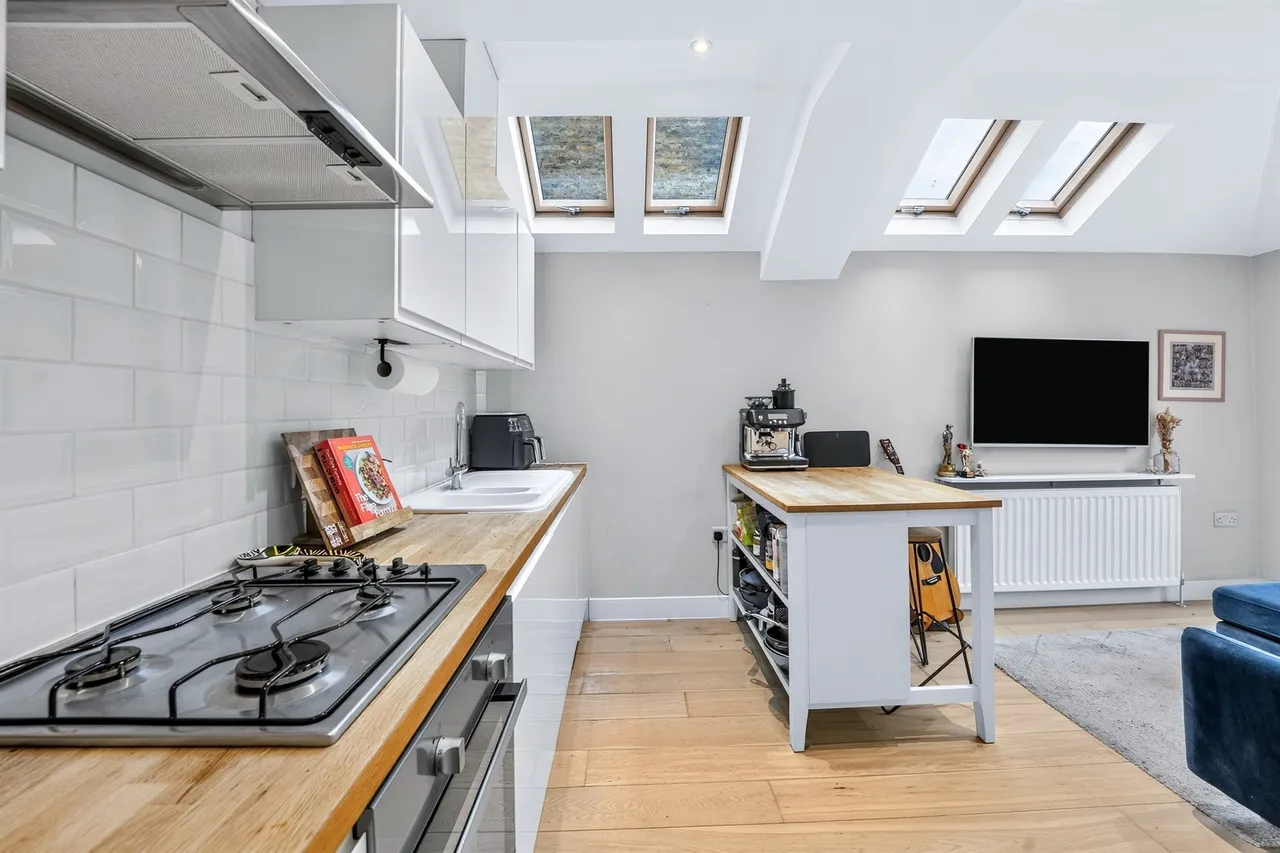 Garratt Lane, London, SW18, photo 15