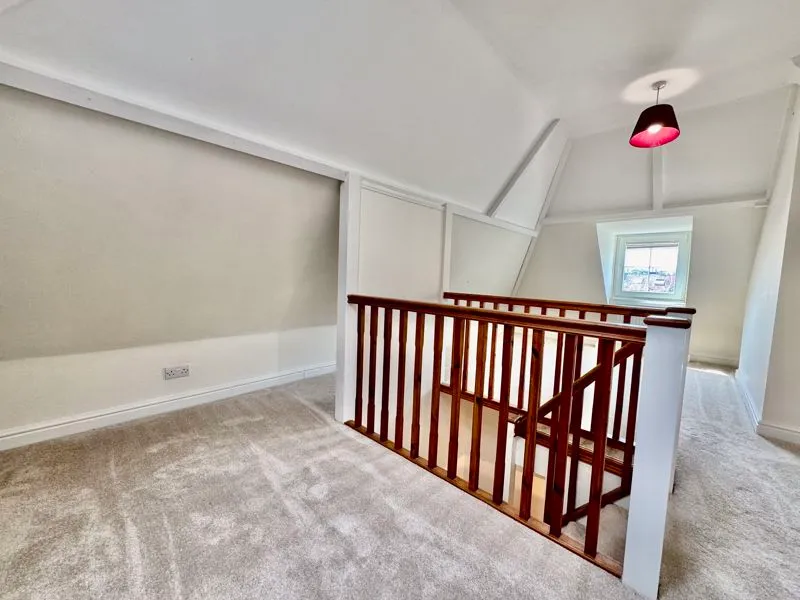 Horseshoe Crescent, Beaconsfield HP9 1LL, photo 11