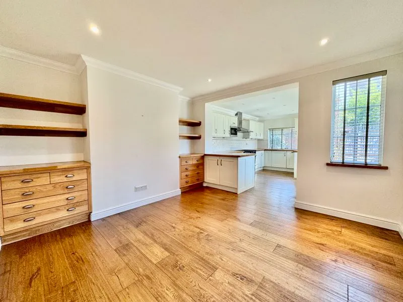 Horseshoe Crescent, Beaconsfield HP9 1LL, photo 5