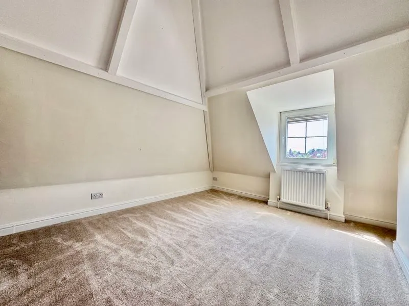 Horseshoe Crescent, Beaconsfield HP9 1LL, photo 12