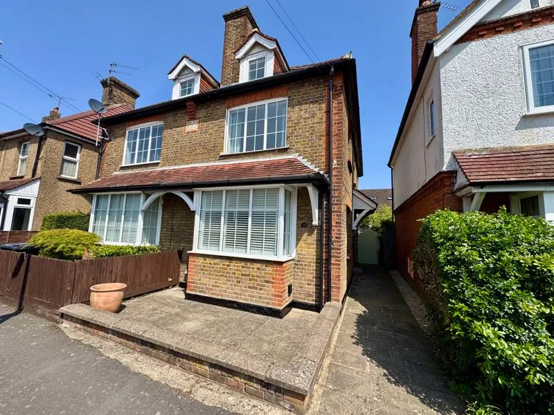 3 bed house for sale — Horseshoe Crescent, Beaconsfield HP9 1LL