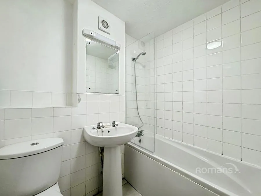 Crowthorne Road, Bracknell, RG12, photo 9