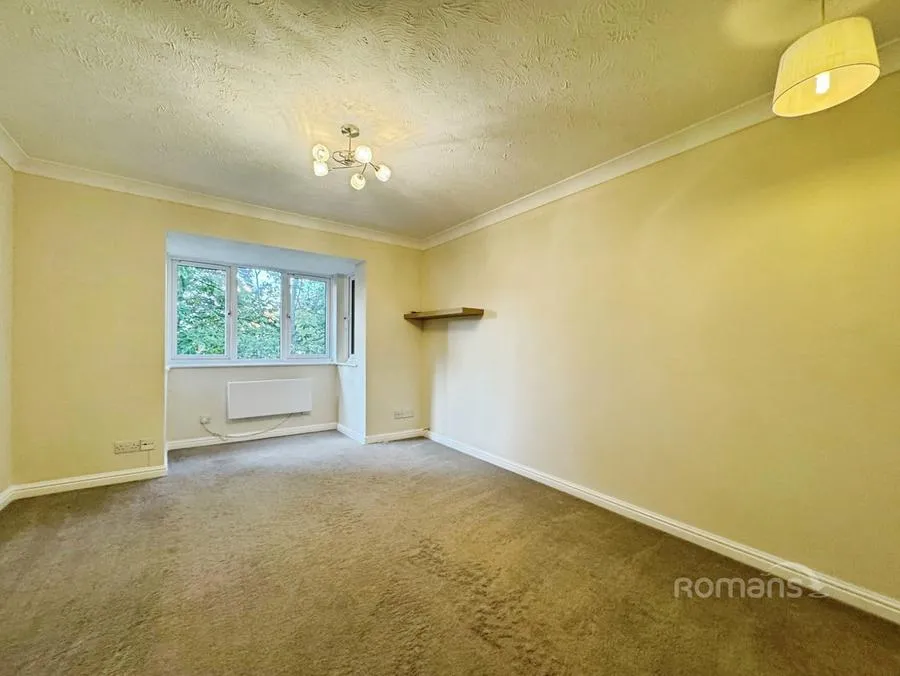 Crowthorne Road, Bracknell, RG12, photo 3