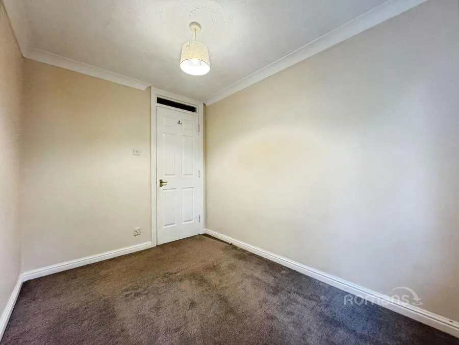 Crowthorne Road, Bracknell, RG12, photo 8