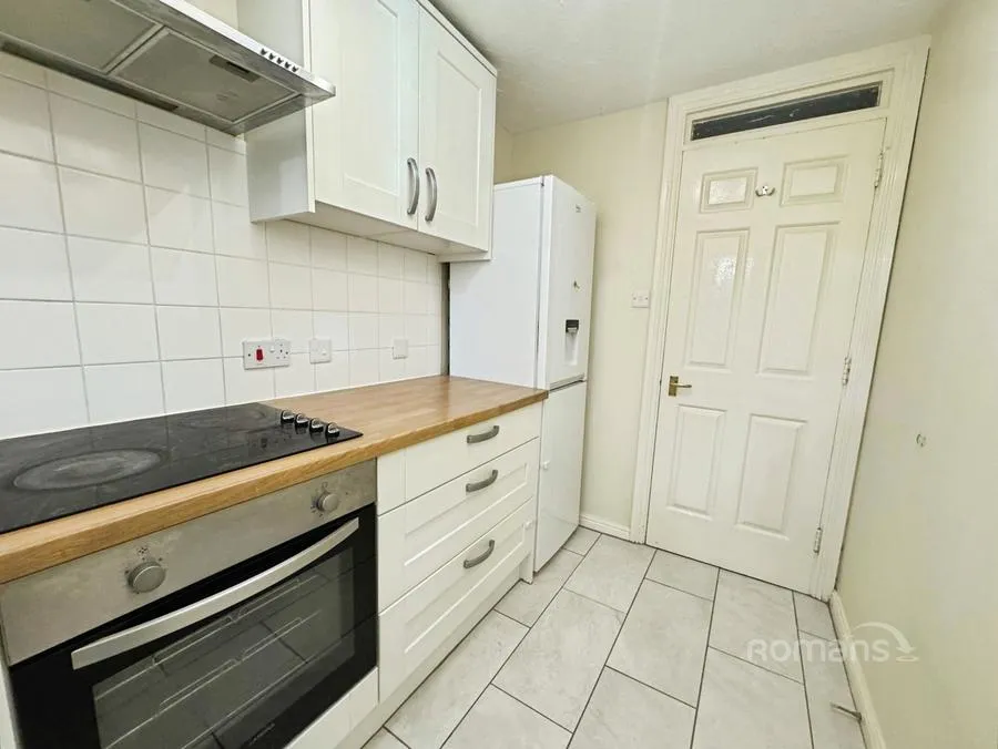 Crowthorne Road, Bracknell, RG12, photo 2