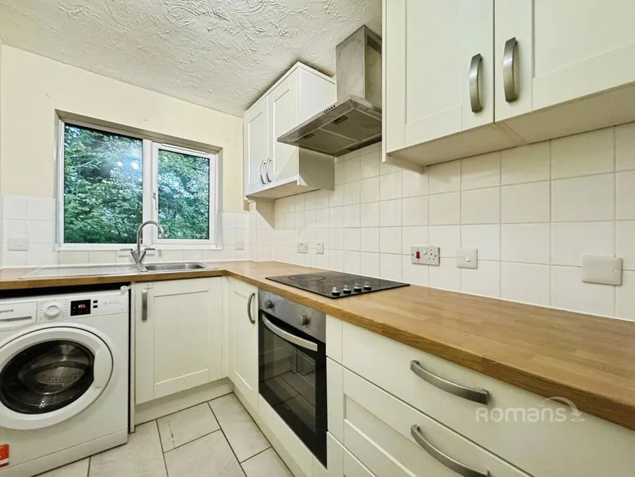 Crowthorne Road, Bracknell, RG12, photo 10