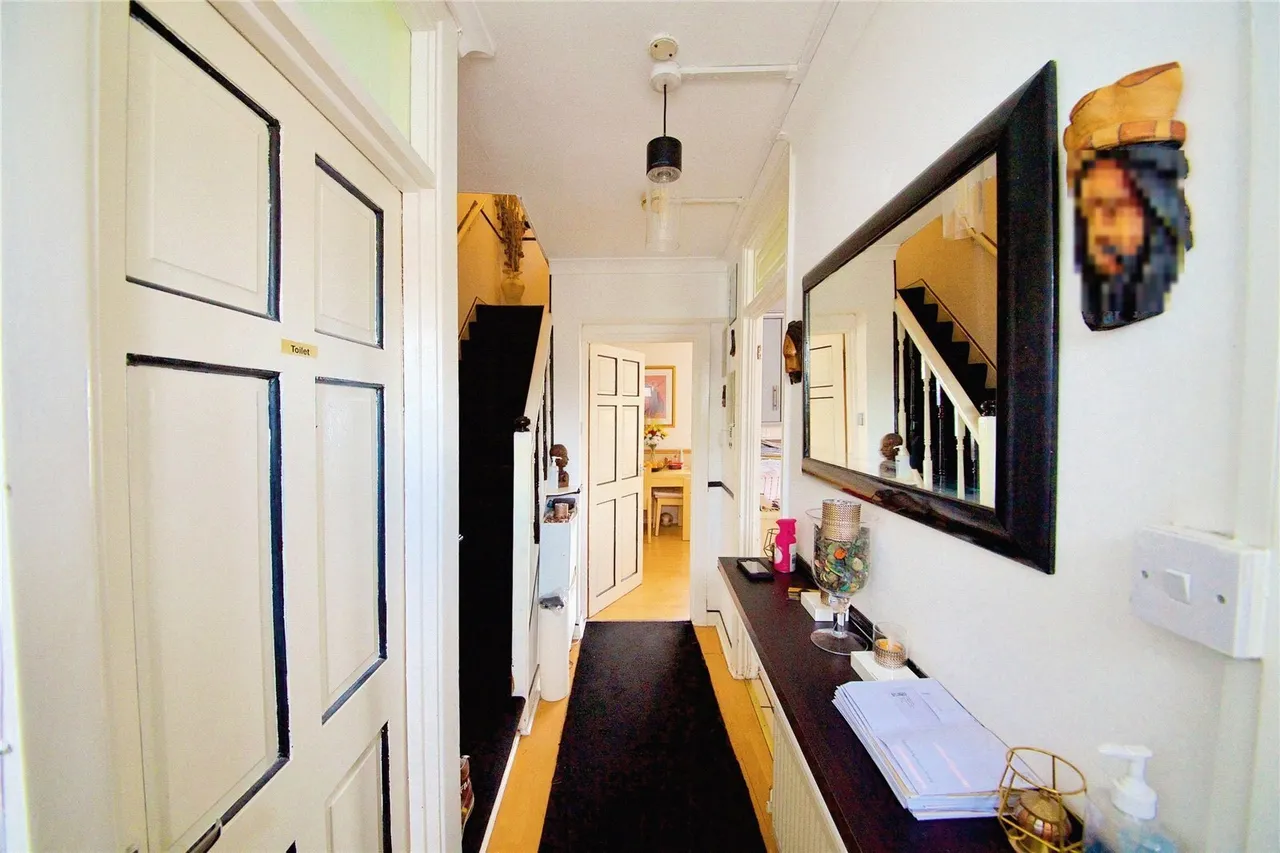 Market Parade, Leyton, E10, photo 9