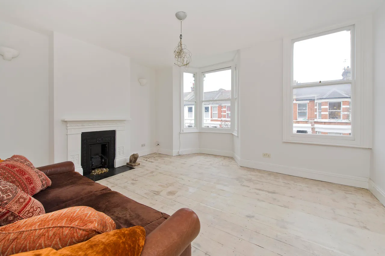 3 bed flat to rent, Bracewell Road, London, W10