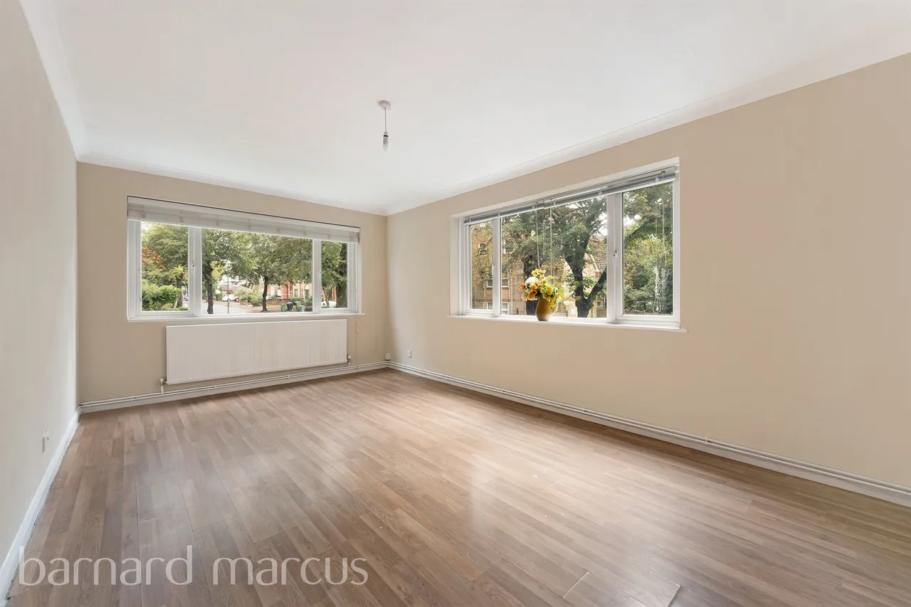 2 bed flat for sale — Egmont Road, Sutton