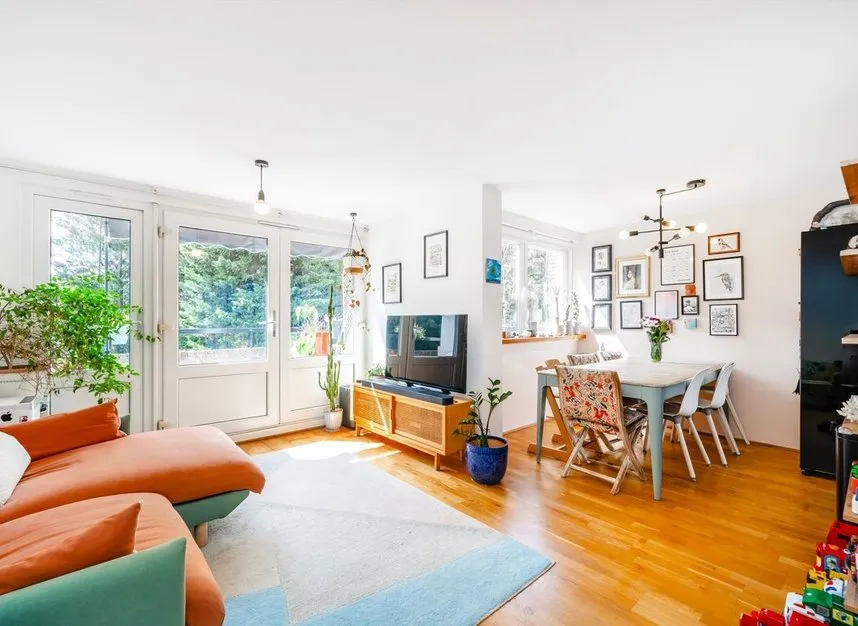 Augustus Close, Brentford, TW8, photo 2