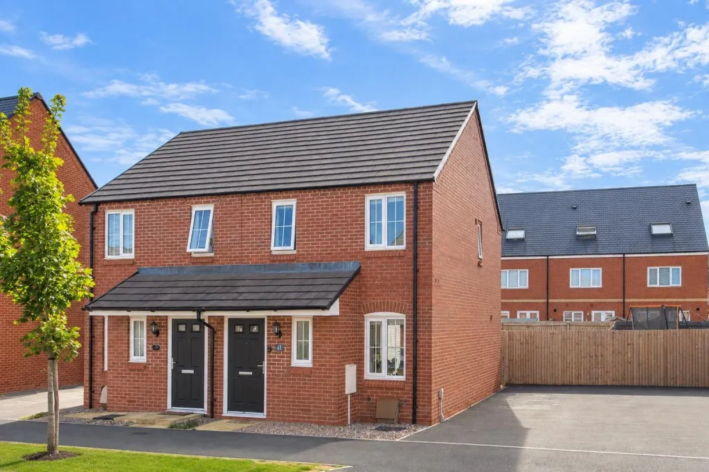2 bed house for sale, Otter Street, Rothwell