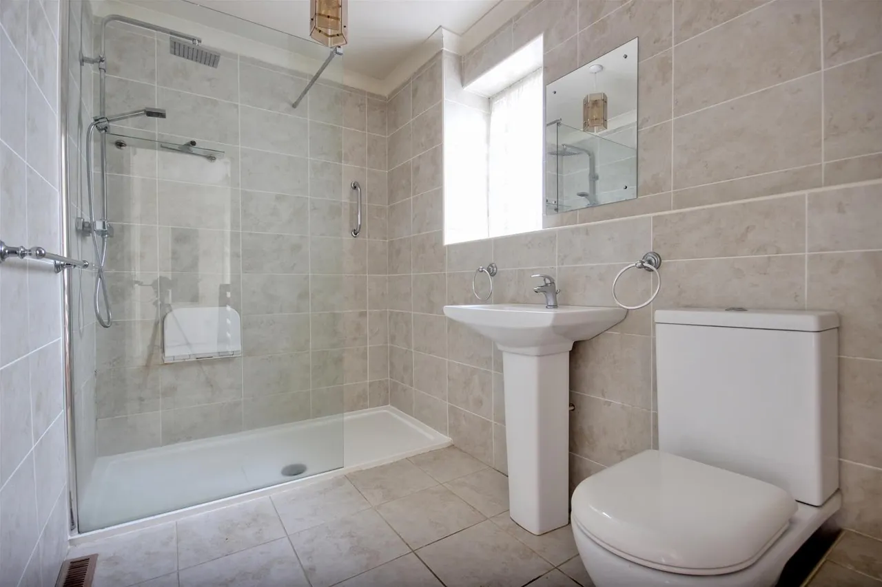 Priory Close, Swanland, photo 13