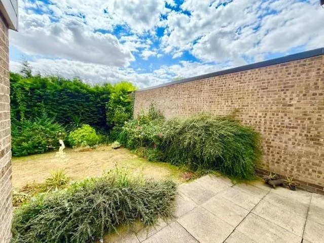 Priory Close, Swanland, photo 8