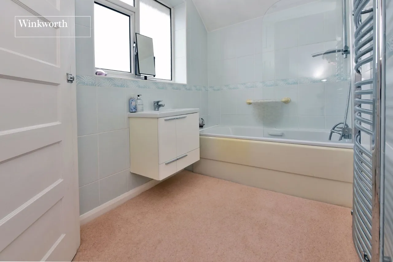 Leyfield, Worcester Park, KT4, photo 13