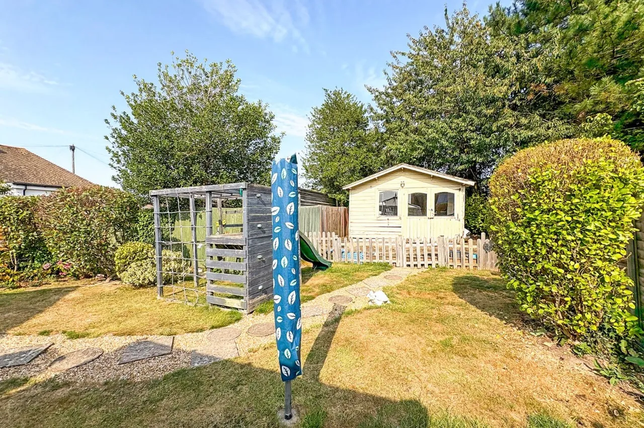 Worthing, BN13, photo 17