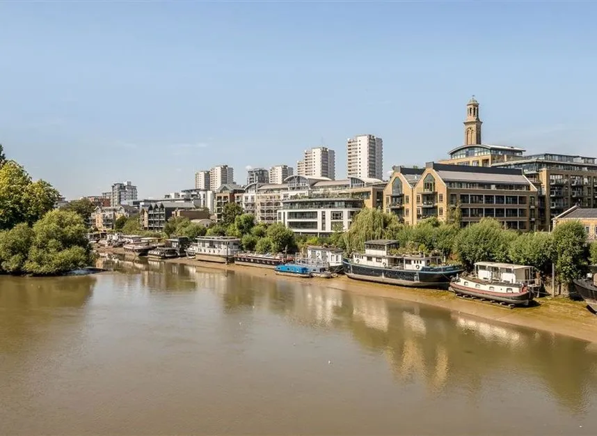 house to rent — The Hollows, Brentford, TW8