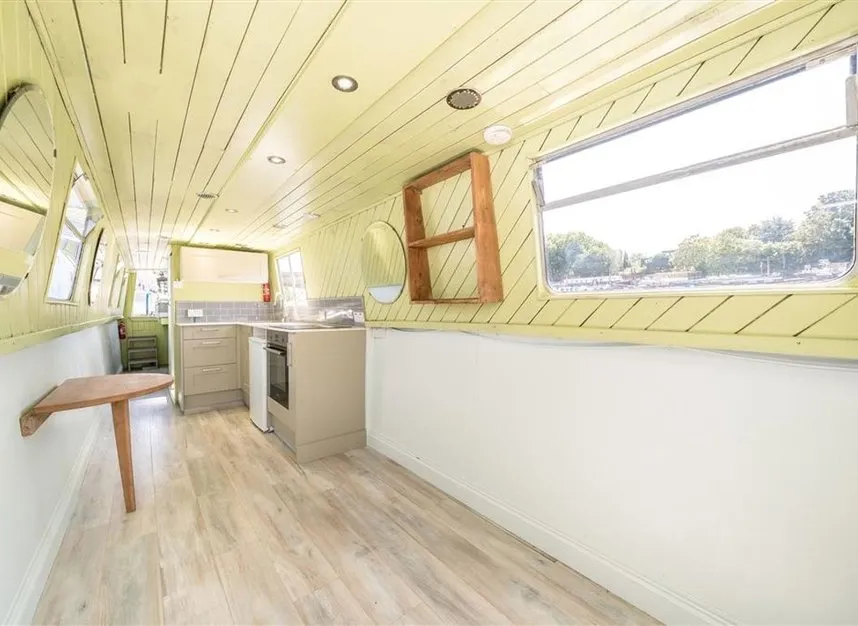 The Hollows, Brentford, TW8, photo 3